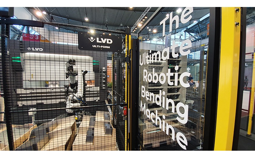 LVD Ulti-Form Robotic Bending Cell on Display