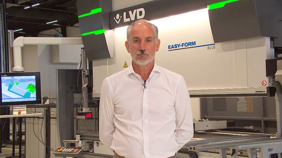 Easy-Form: laser-controlled adaptive bending for guaranteed accuracy
