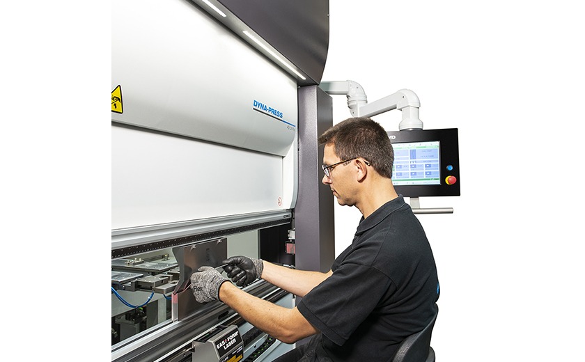 Dyna Press electric press brake operator