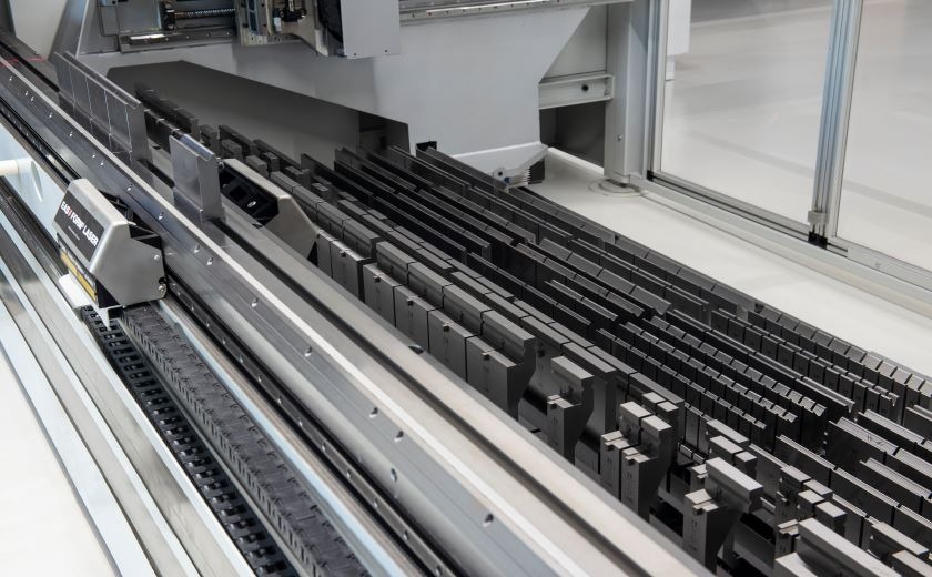 Toolcell integrated tooling warehouse