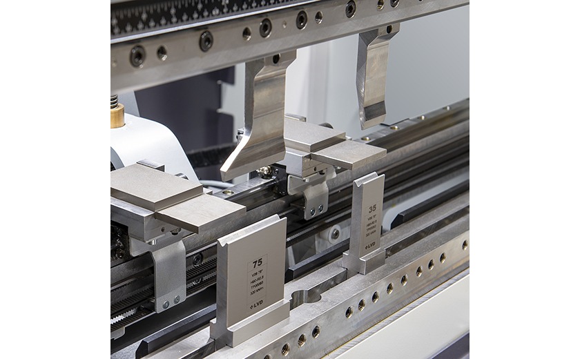 Dyna Press electric press brake