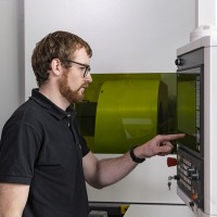 Laser tube cutting machine operator