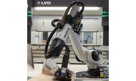 Robotic bending system 40 - robot